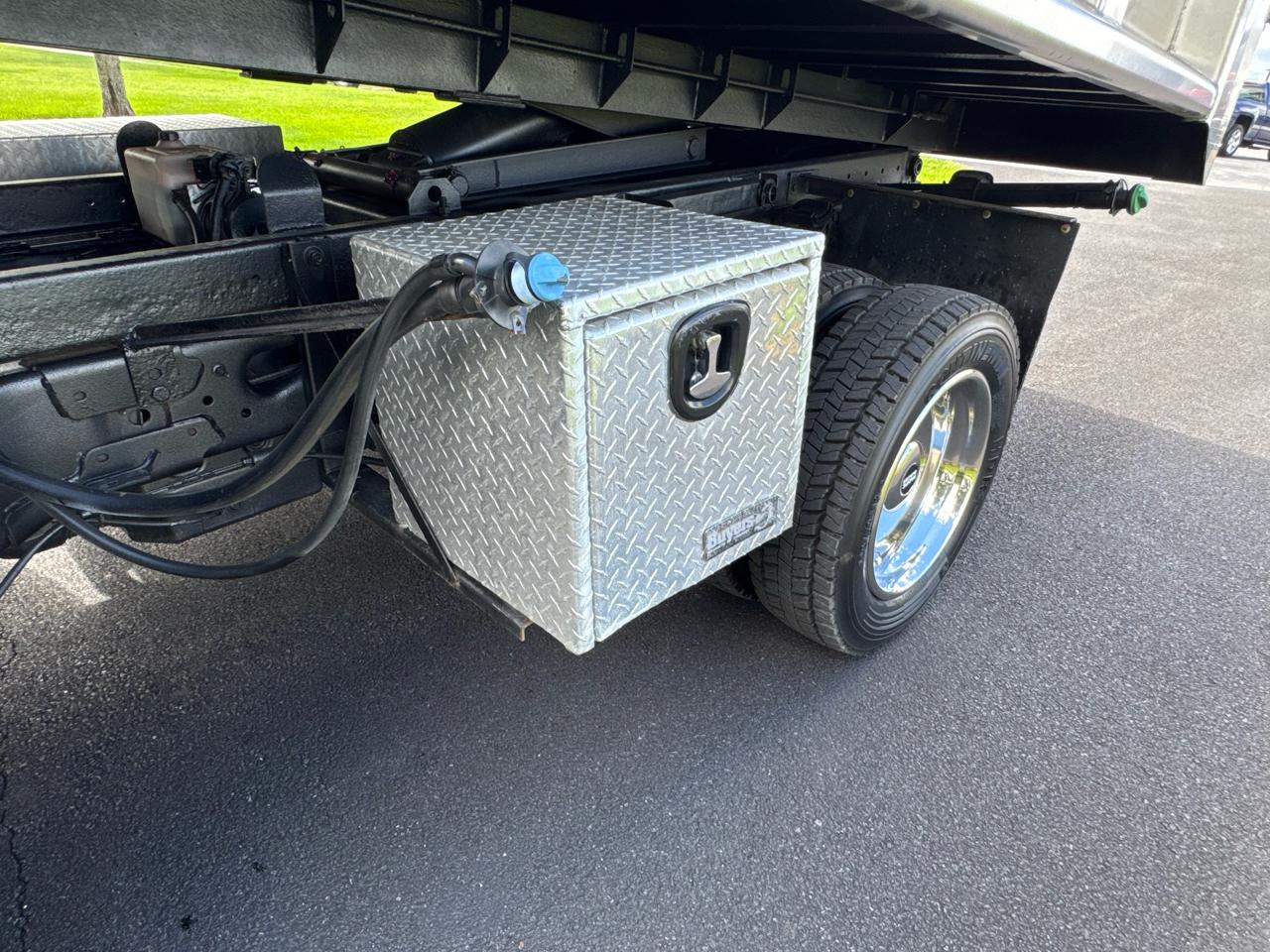 Ford Super Duty F-550 DRW XL 4WD SuperCab 168" WB 60" CA 2017