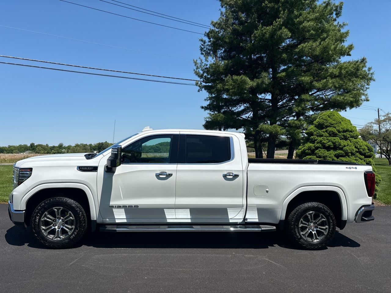 GMC Sierra 1500 4WD Crew Cab 157" SLT 2024