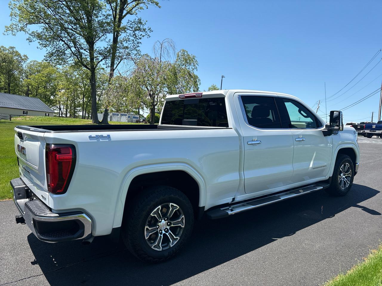 GMC Sierra 1500 4WD Crew Cab 157" SLT 2024