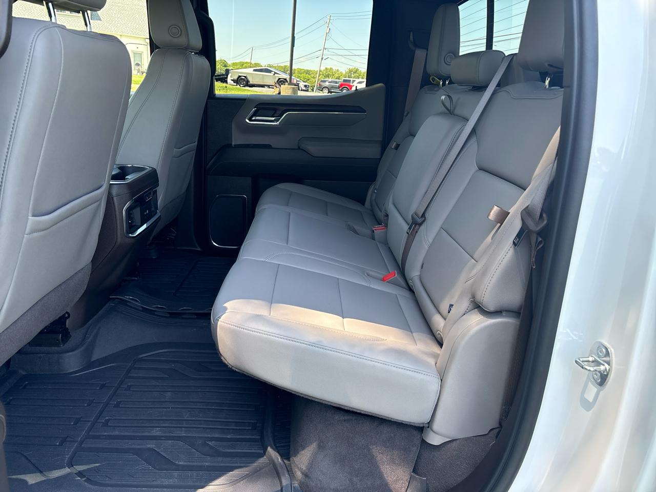 GMC Sierra 1500 4WD Crew Cab 157" SLT 2024