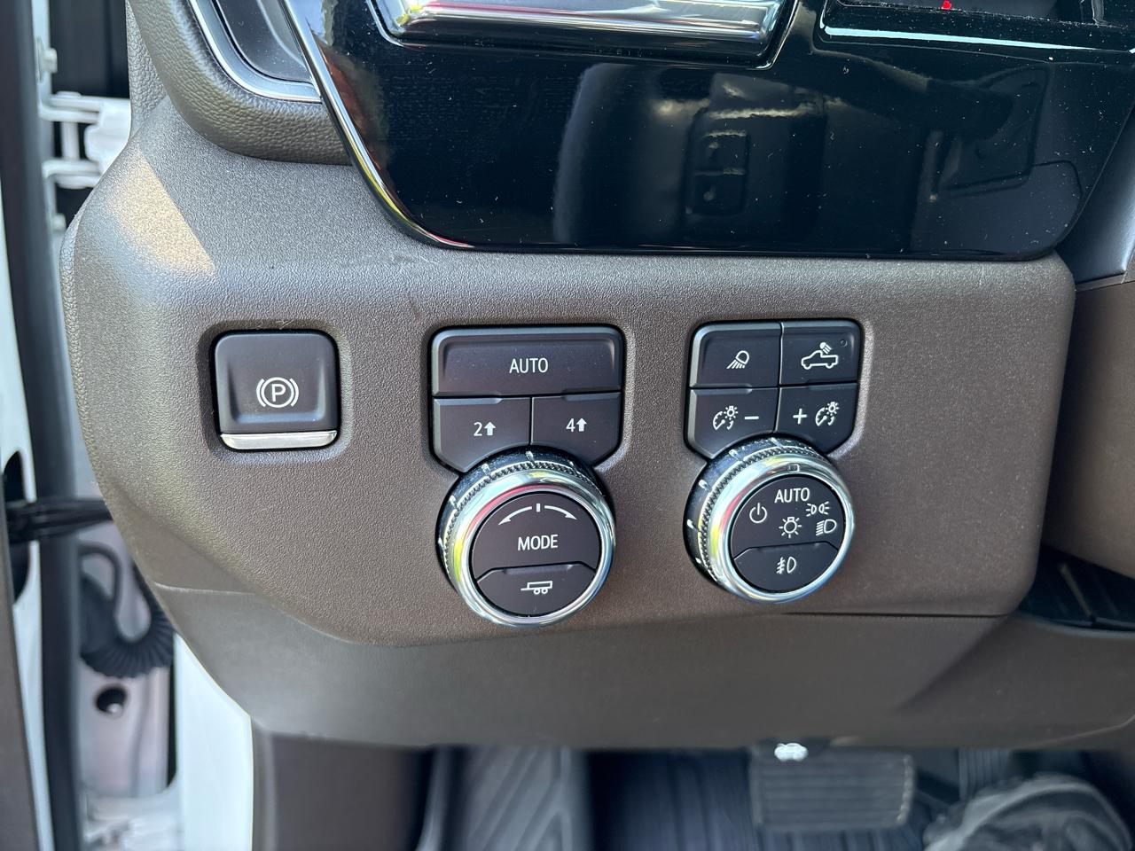 GMC Sierra 1500 4WD Crew Cab 157" SLT 2024
