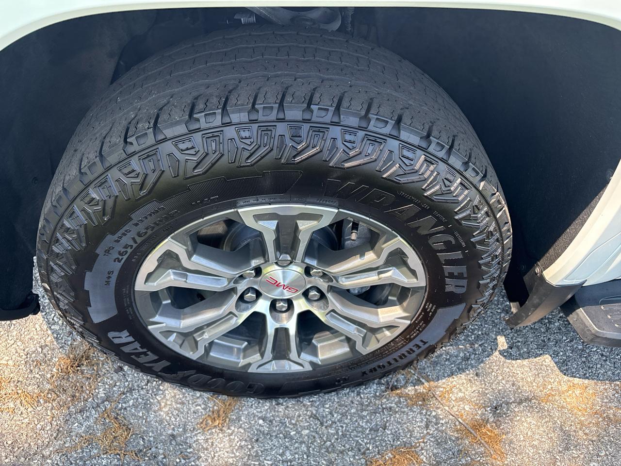 GMC Sierra 1500 4WD Crew Cab 157" SLT 2024