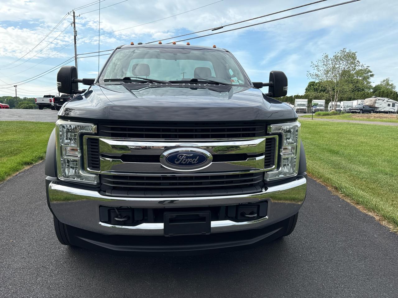 Ford Super Duty F-550 DRW XLT 4WD Crew Cab 203" WB 84" CA 2017