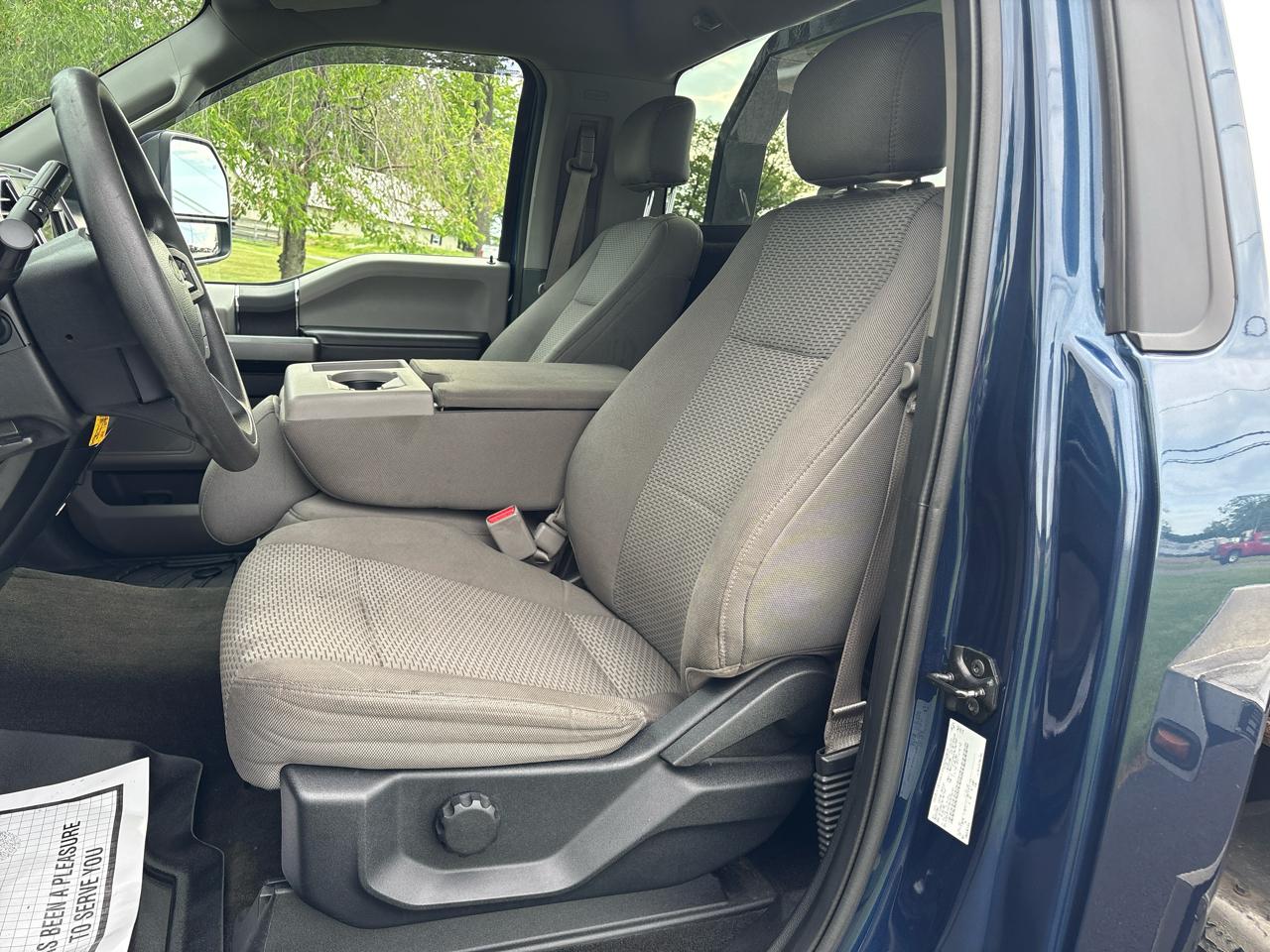 Ford Super Duty F-550 DRW XLT 4WD Crew Cab 203" WB 84" CA 2017