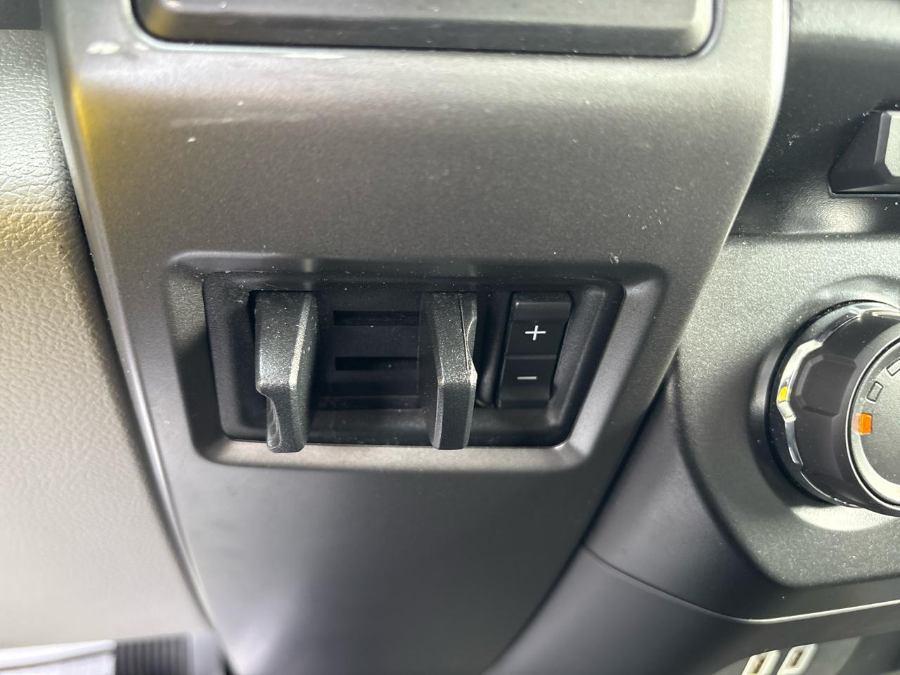 Ford Super Duty F-550 DRW XLT 4WD Crew Cab 203" WB 84" CA 2017