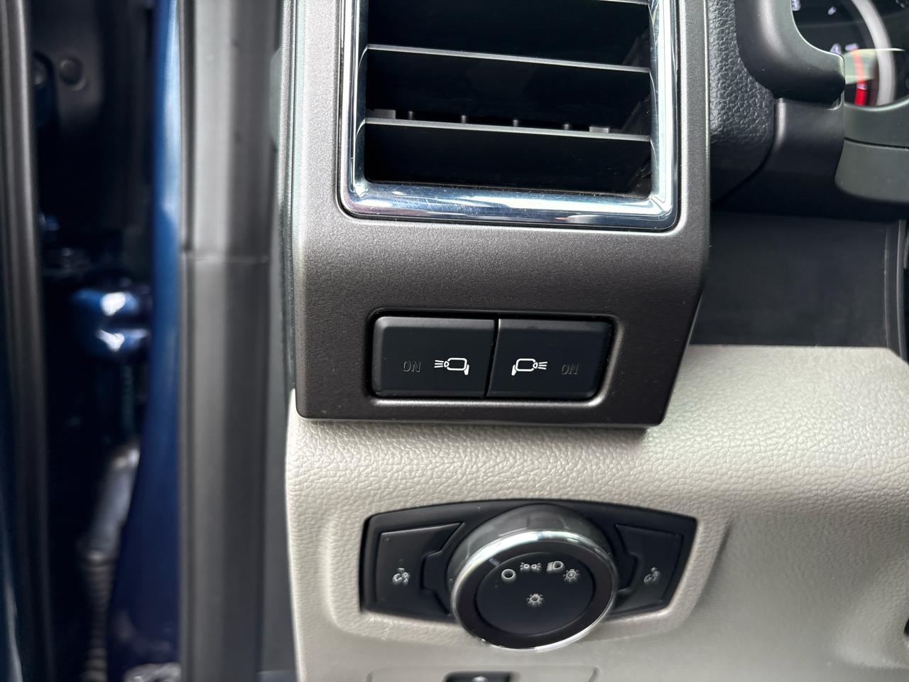 Ford Super Duty F-550 DRW XLT 4WD Crew Cab 203" WB 84" CA 2017
