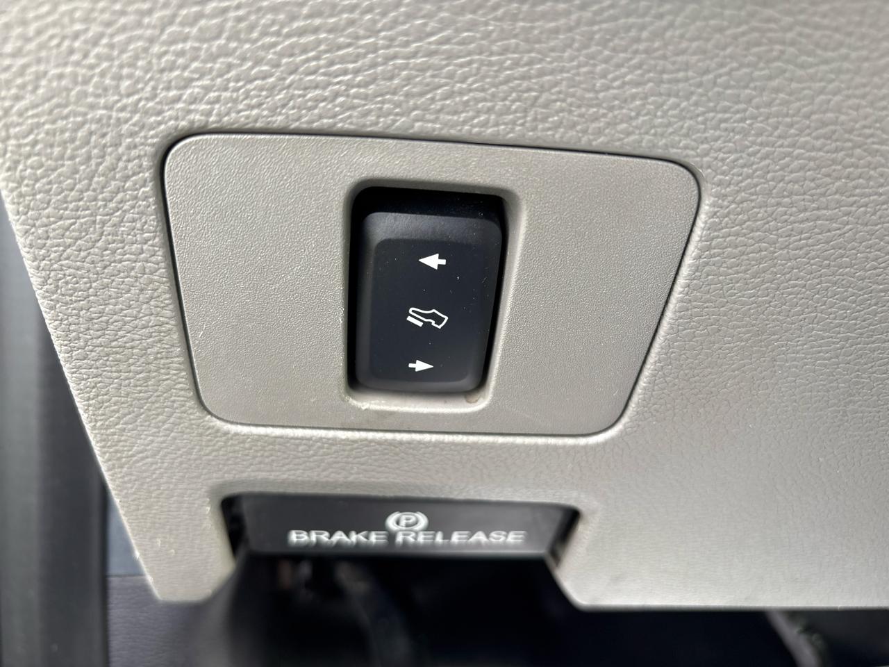 Ford Super Duty F-550 DRW XLT 4WD Crew Cab 203" WB 84" CA 2017