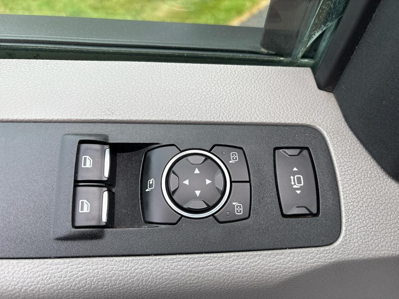 Ford Super Duty F-550 DRW XLT 4WD Crew Cab 203" WB 84" CA 2017