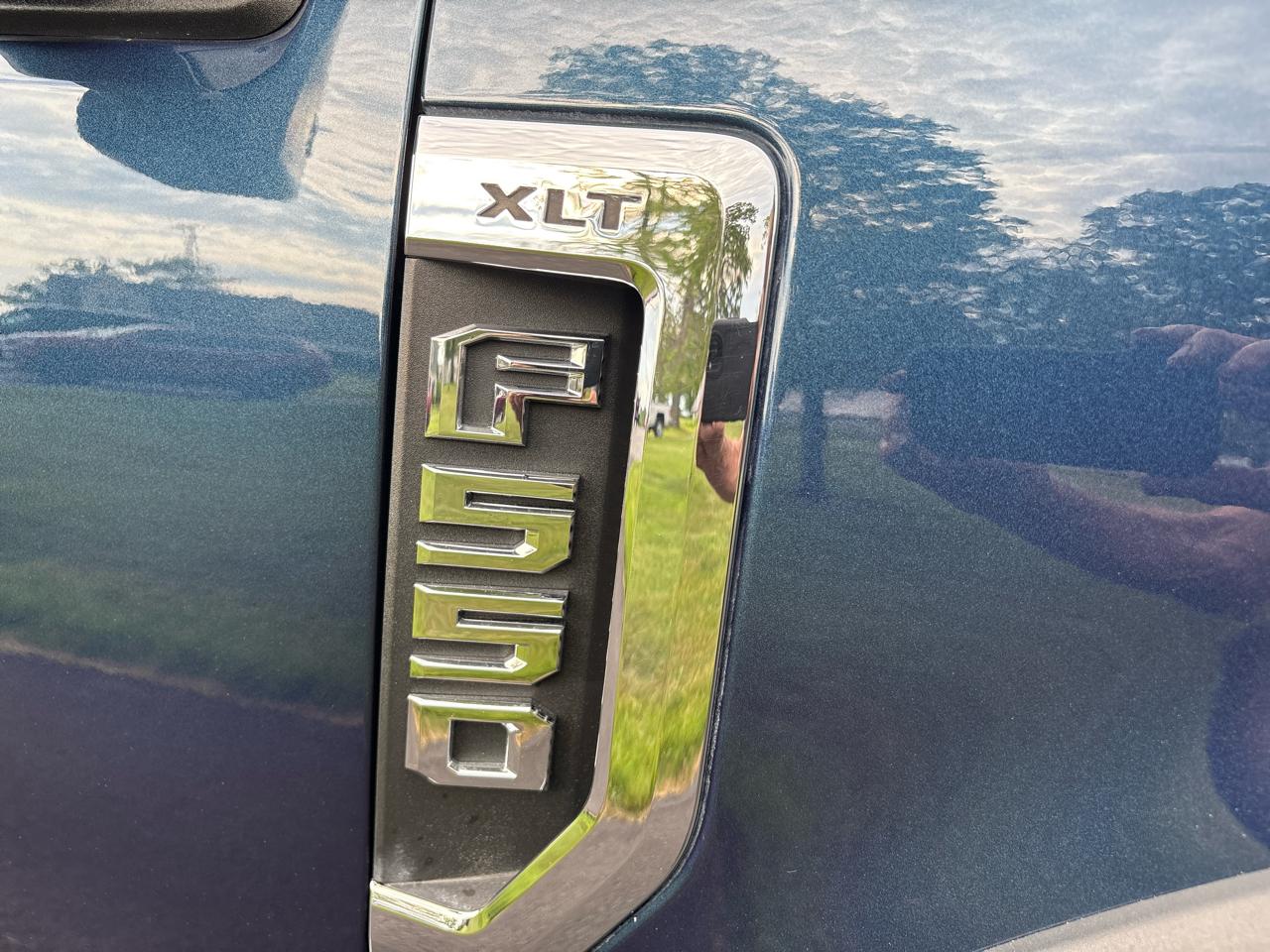 Ford Super Duty F-550 DRW XLT 4WD Crew Cab 203" WB 84" CA 2017