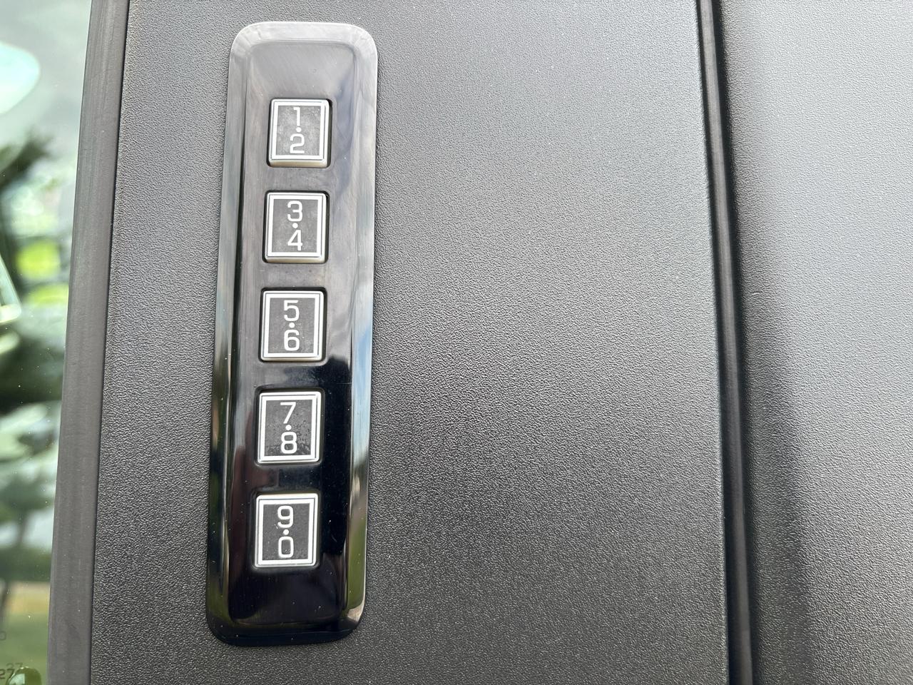 Ford Super Duty F-550 DRW XLT 4WD Crew Cab 203" WB 84" CA 2017