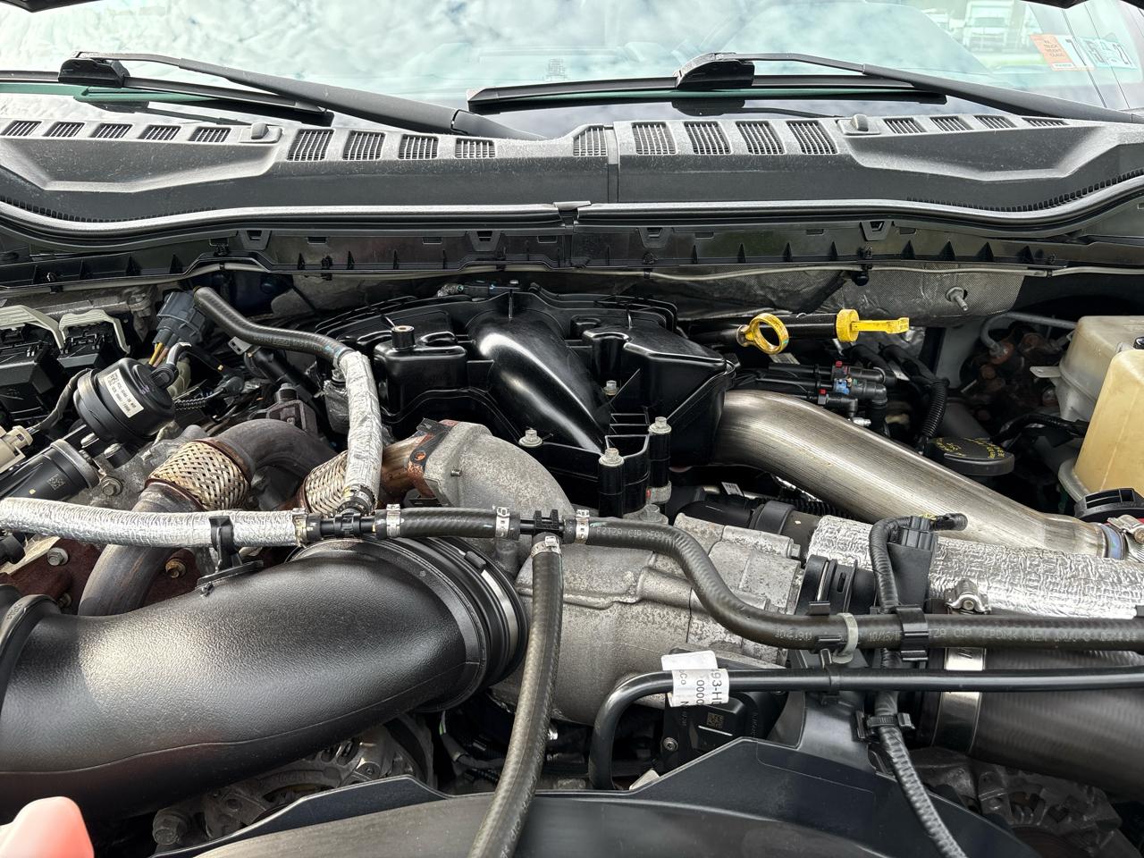 Ford Super Duty F-550 DRW XLT 4WD Crew Cab 203" WB 84" CA 2017