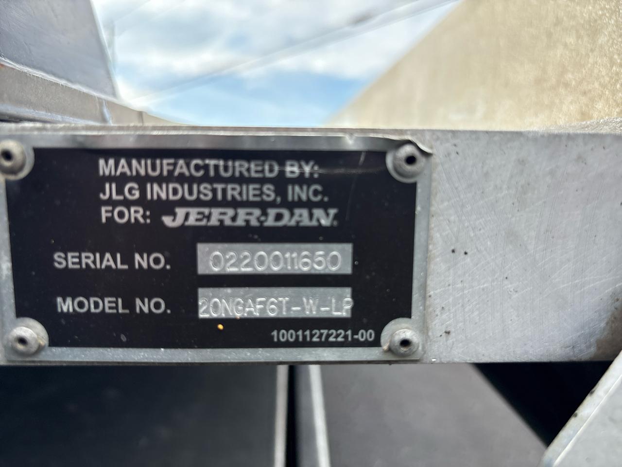Ford Super Duty F-550 DRW XLT 4WD Crew Cab 203" WB 84" CA 2017