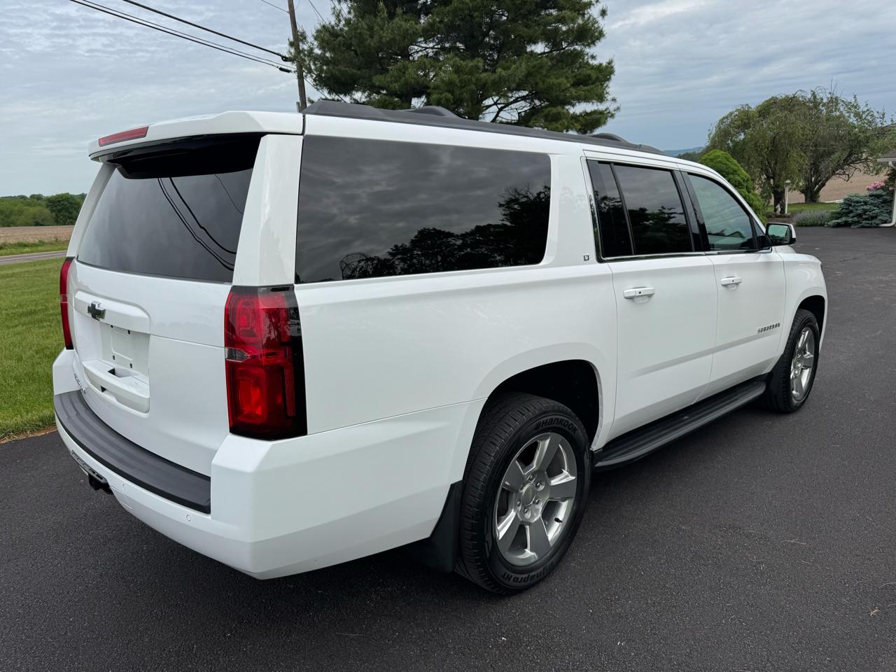 Chevrolet Suburban 4WD 4dr 1500 LT 2019