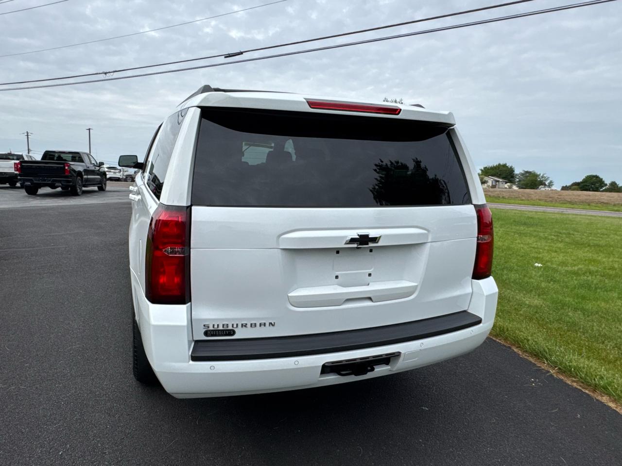 Chevrolet Suburban 4WD 4dr 1500 LT 2019