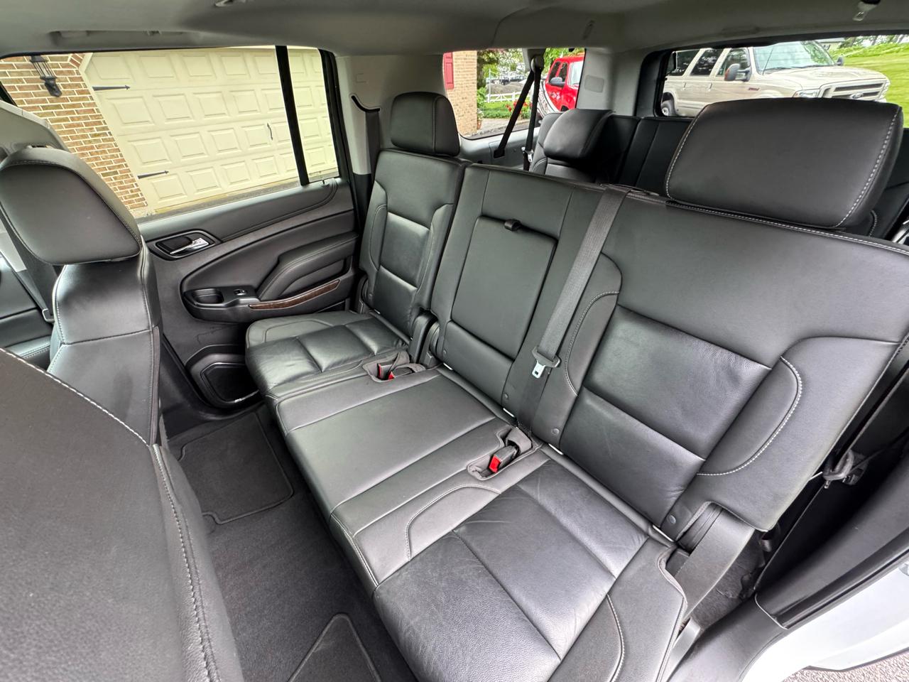 Chevrolet Suburban 4WD 4dr 1500 LT 2019