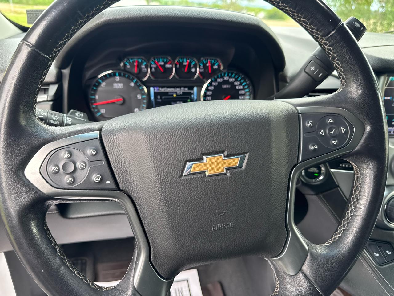Chevrolet Suburban 4WD 4dr 1500 LT 2019