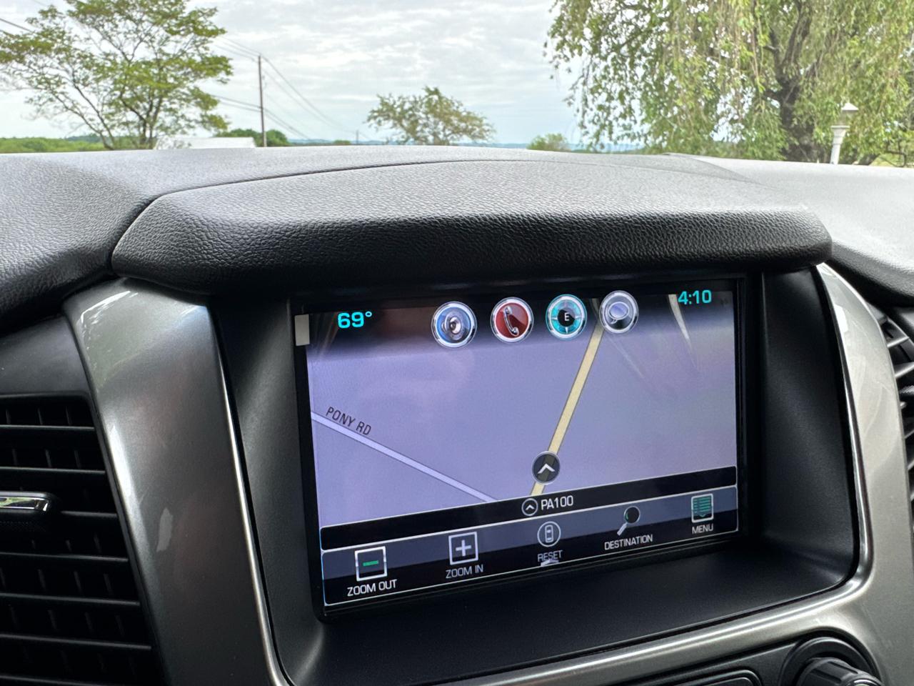 Chevrolet Suburban 4WD 4dr 1500 LT 2019