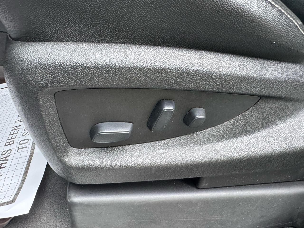 Chevrolet Suburban 4WD 4dr 1500 LT 2019