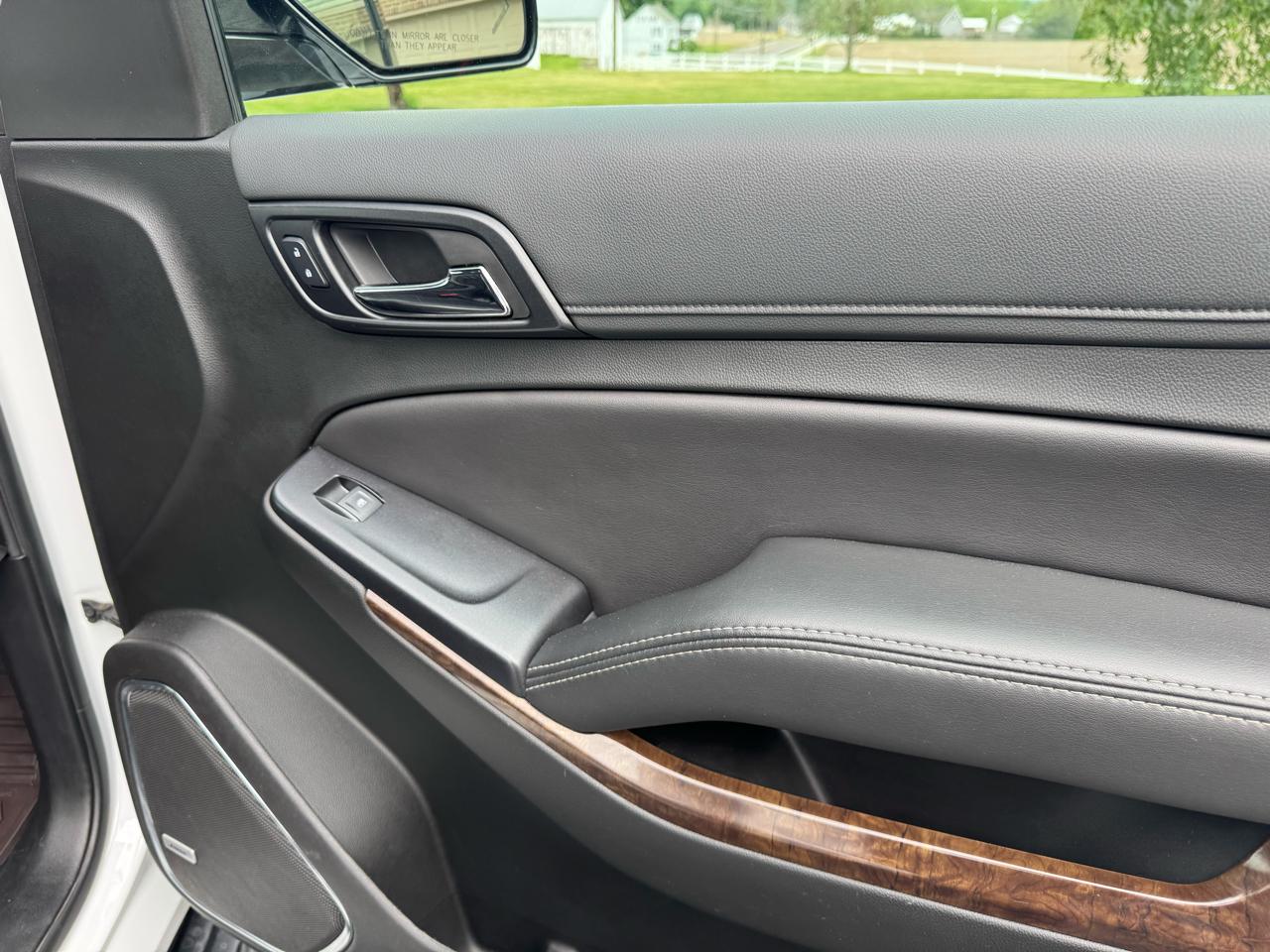 Chevrolet Suburban 4WD 4dr 1500 LT 2019