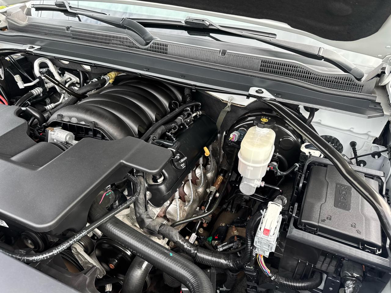 Chevrolet Suburban 4WD 4dr 1500 LT 2019