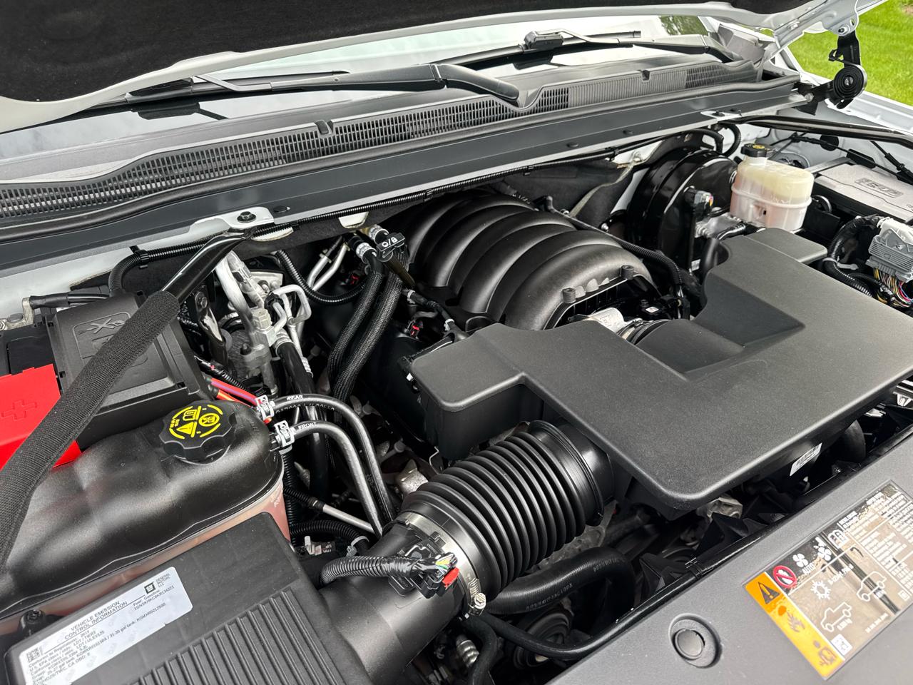 Chevrolet Suburban 4WD 4dr 1500 LT 2019