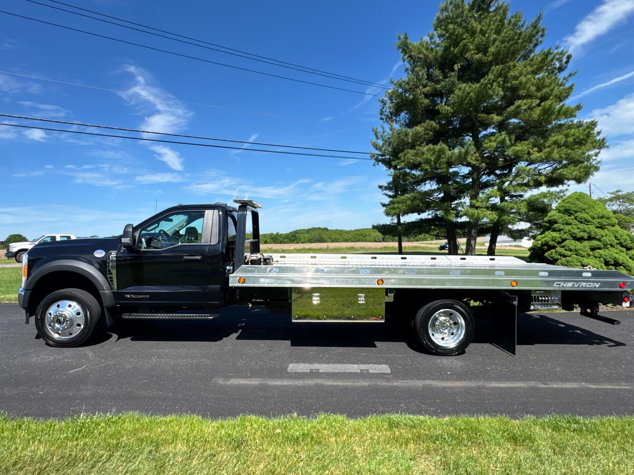 Ford Super Duty F-550 DRW XLT 4WD Reg Cab 145" WB 60" CA 2023