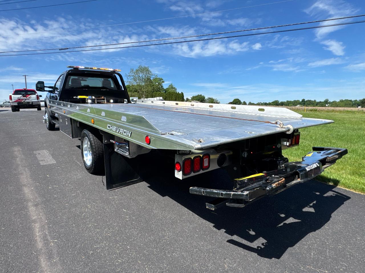 Ford Super Duty F-550 DRW XLT 4WD Reg Cab 145" WB 60" CA 2023