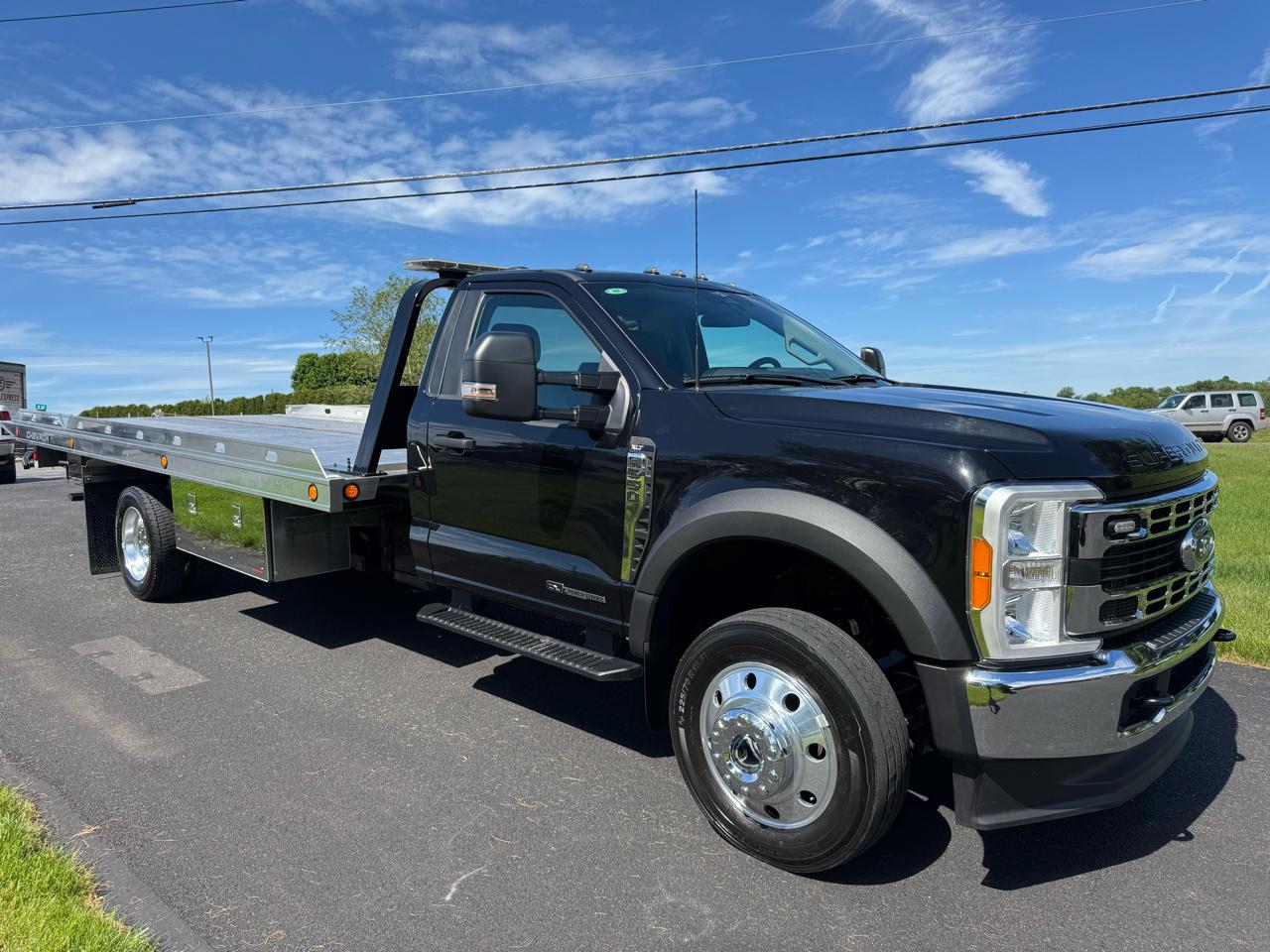 Ford Super Duty F-550 DRW XLT 4WD Reg Cab 145" WB 60" CA 2023