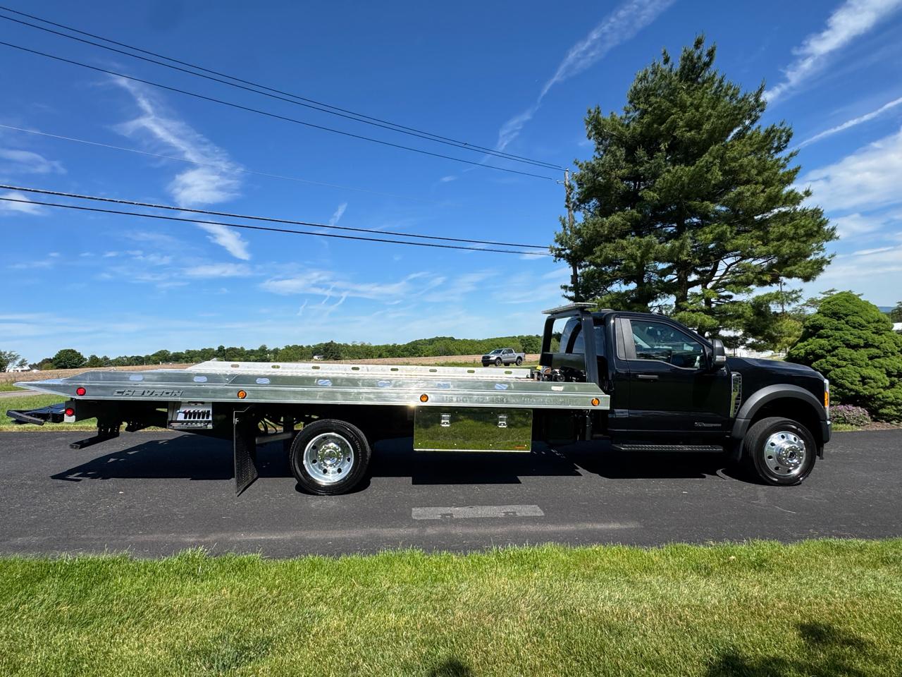 Ford Super Duty F-550 DRW XLT 4WD Reg Cab 145" WB 60" CA 2023