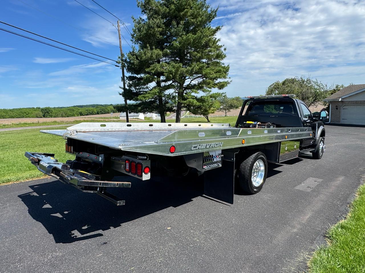 Ford Super Duty F-550 DRW XLT 4WD Reg Cab 145" WB 60" CA 2023
