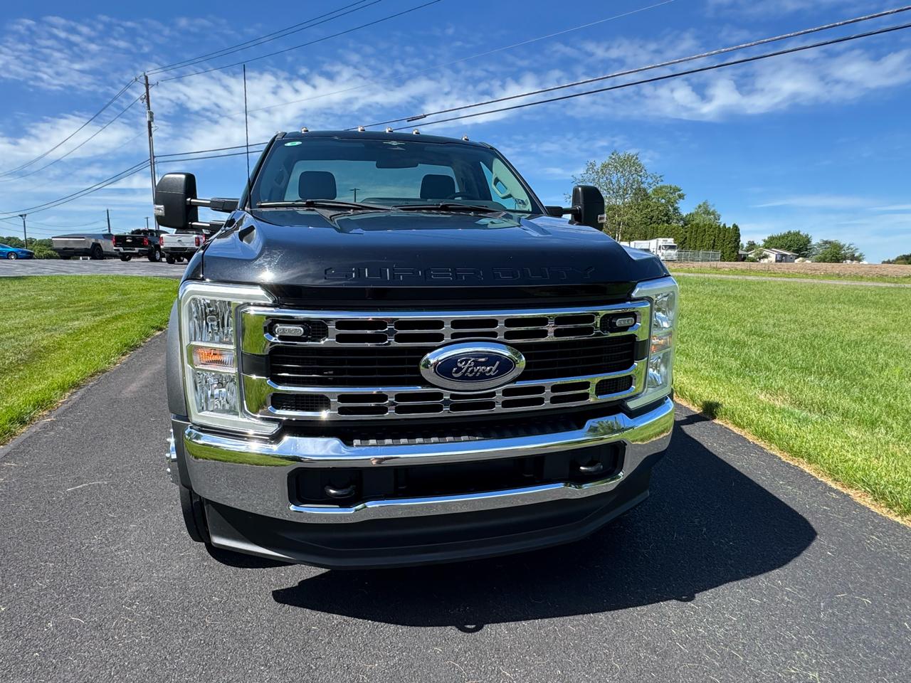 Ford Super Duty F-550 DRW XLT 4WD Reg Cab 145" WB 60" CA 2023