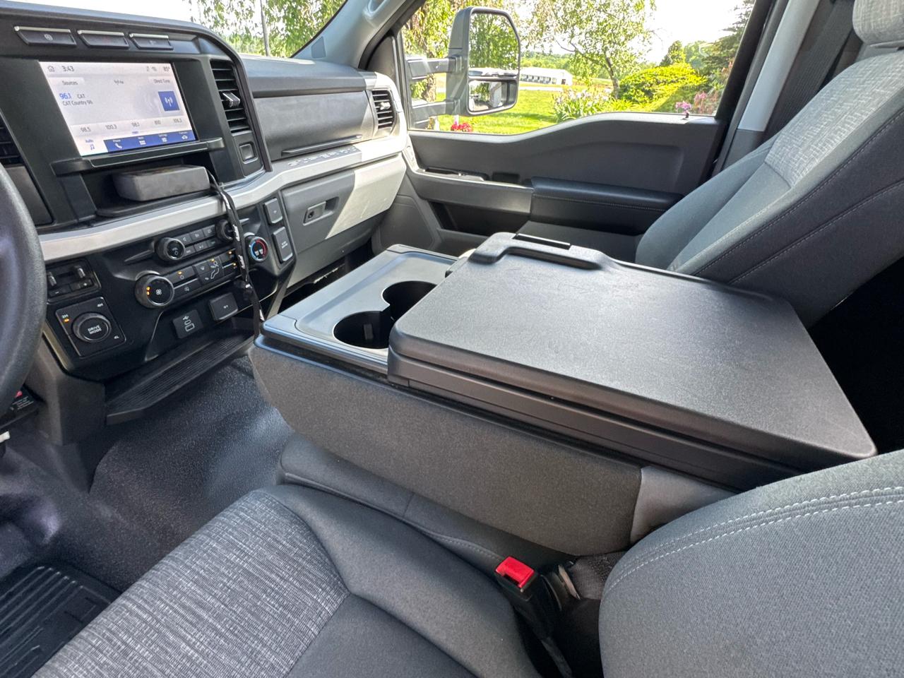 Ford Super Duty F-550 DRW XLT 4WD Reg Cab 145" WB 60" CA 2023