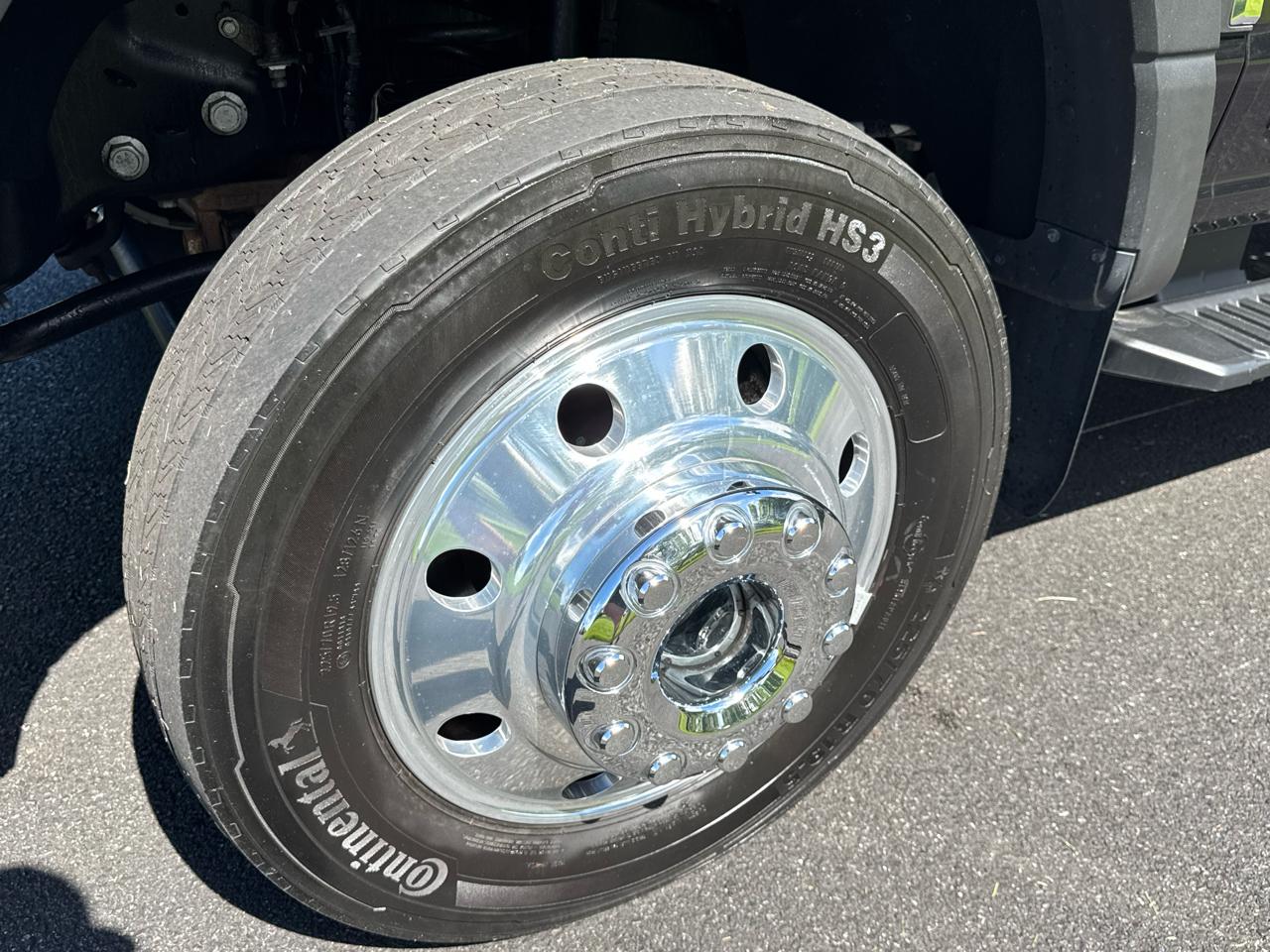 Ford Super Duty F-550 DRW XLT 4WD Reg Cab 145" WB 60" CA 2023