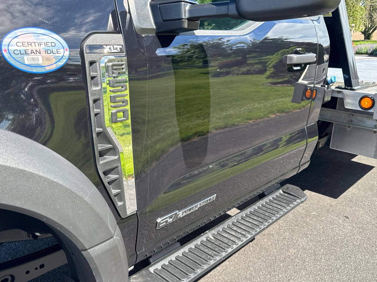 Ford Super Duty F-550 DRW XLT 4WD Reg Cab 145" WB 60" CA 2023