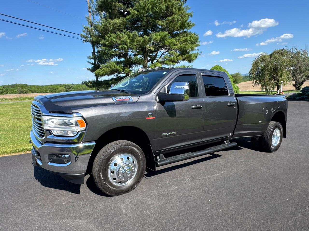 RAM 3500 Laramie 4x4 Crew Cab 8' Box 2023