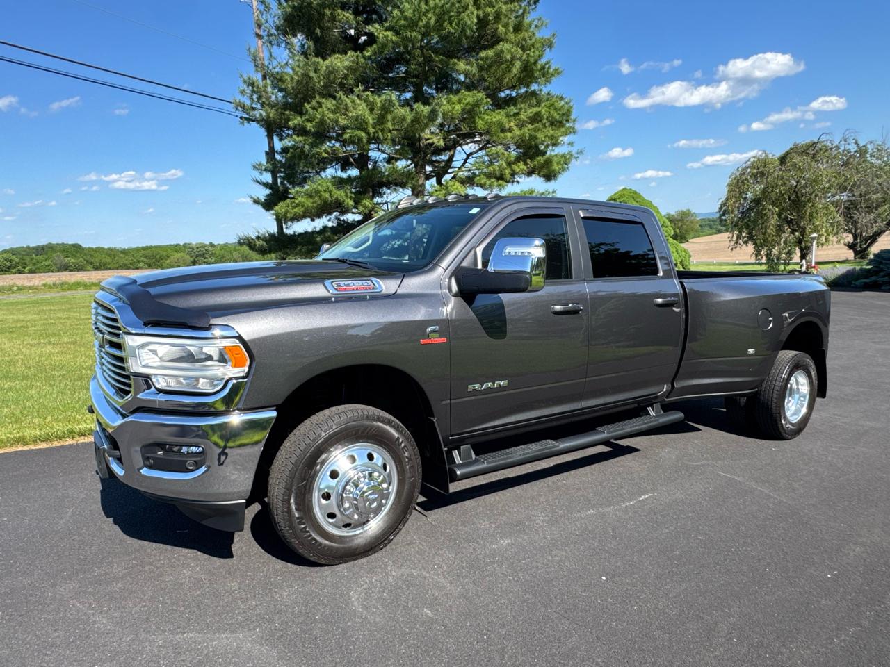 RAM 3500 Laramie 4x4 Crew Cab 8' Box 2023