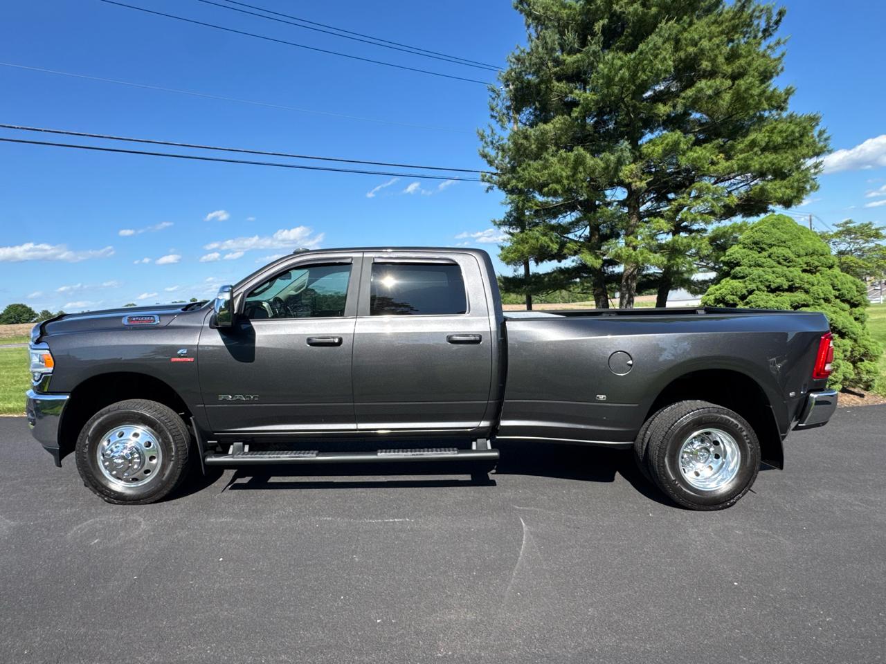 RAM 3500 Laramie 4x4 Crew Cab 8' Box 2023