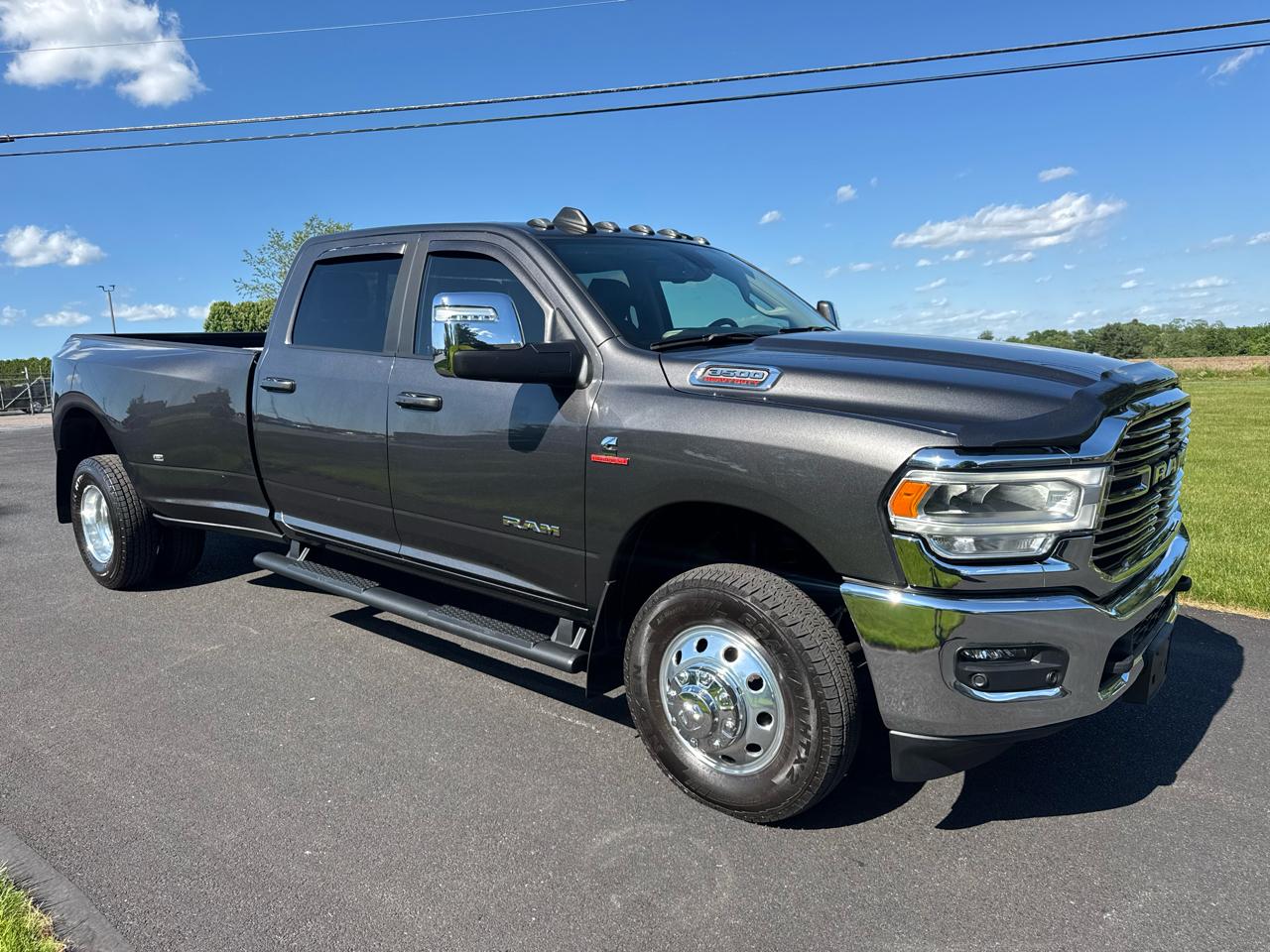 RAM 3500 Laramie 4x4 Crew Cab 8' Box 2023