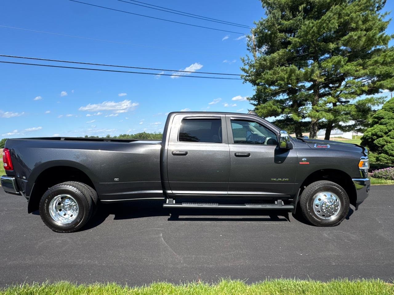 RAM 3500 Laramie 4x4 Crew Cab 8' Box 2023