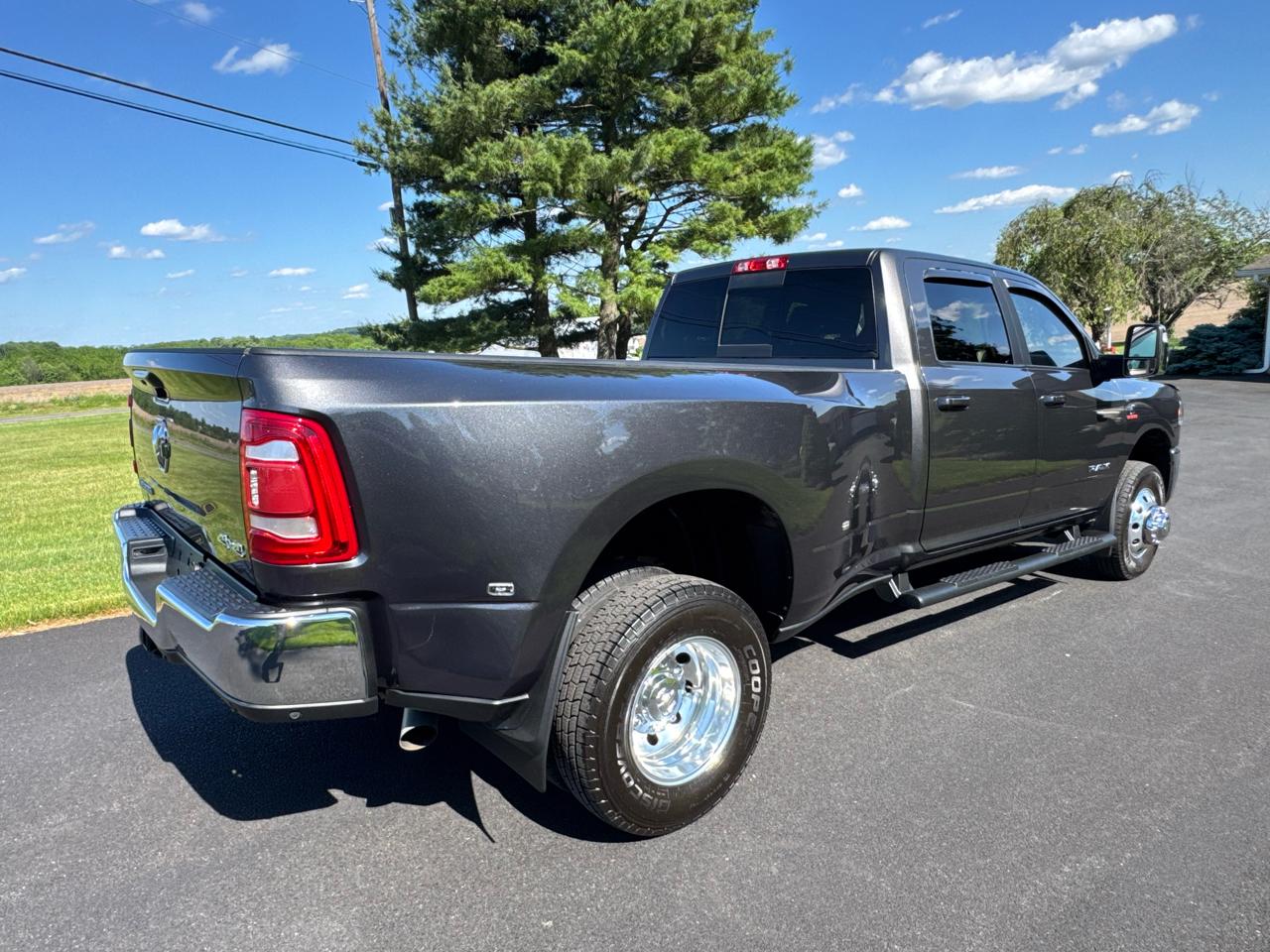 RAM 3500 Laramie 4x4 Crew Cab 8' Box 2023