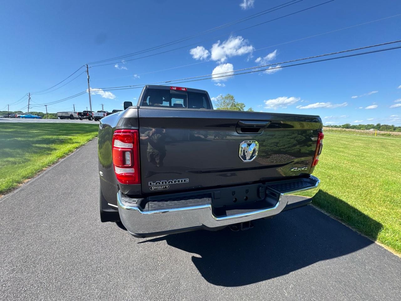 RAM 3500 Laramie 4x4 Crew Cab 8' Box 2023