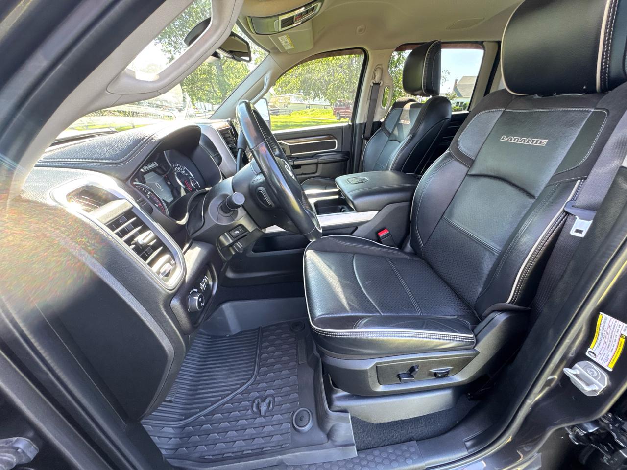 RAM 3500 Laramie 4x4 Crew Cab 8' Box 2023