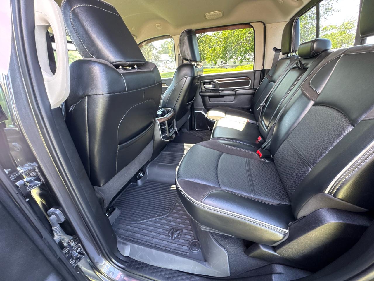 RAM 3500 Laramie 4x4 Crew Cab 8' Box 2023