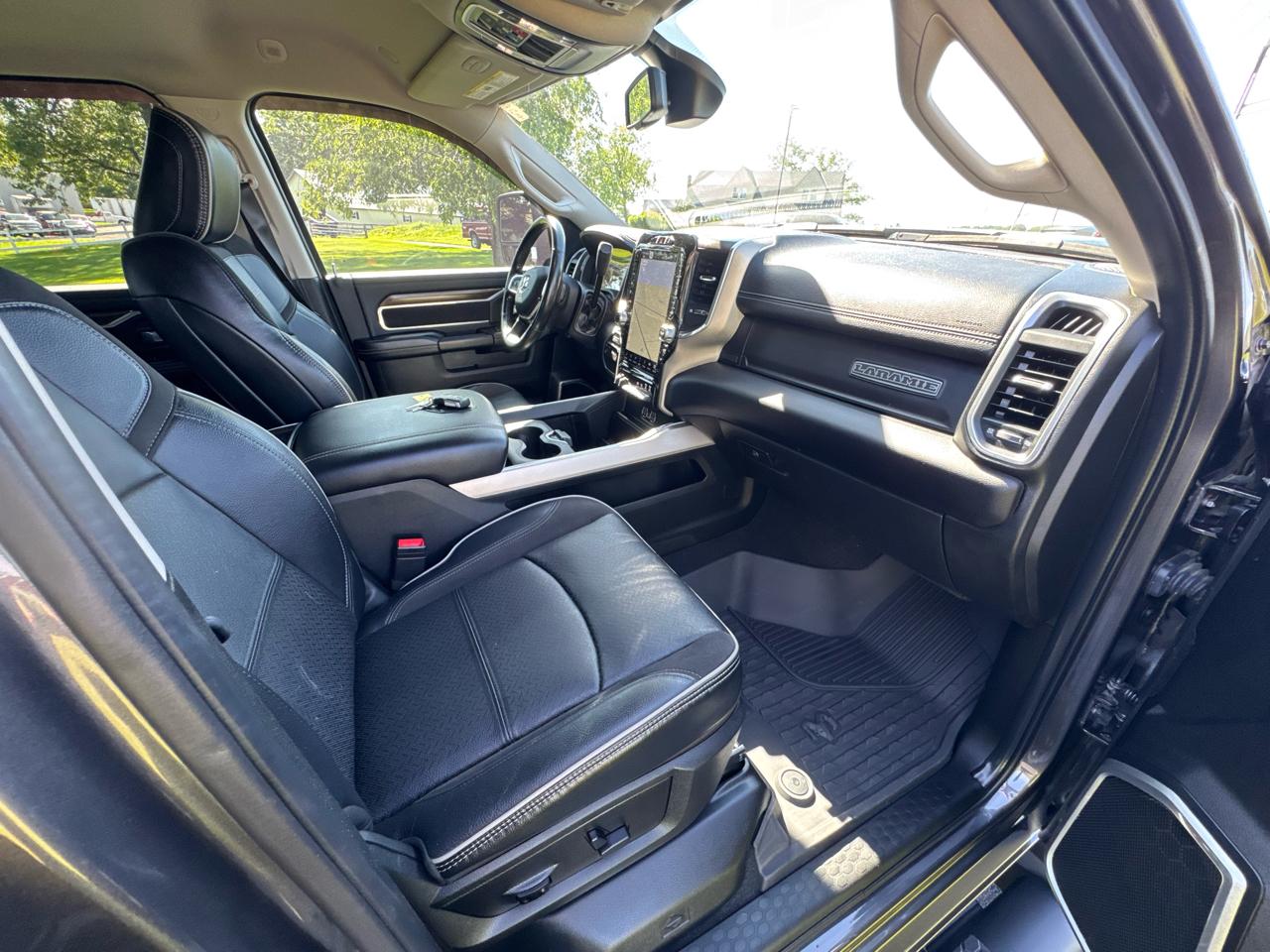 RAM 3500 Laramie 4x4 Crew Cab 8' Box 2023