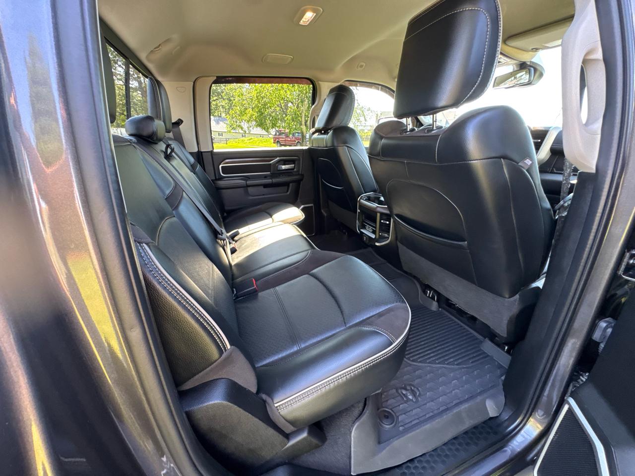 RAM 3500 Laramie 4x4 Crew Cab 8' Box 2023