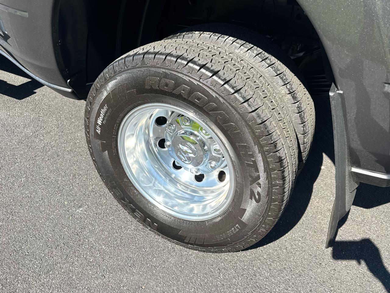 RAM 3500 Laramie 4x4 Crew Cab 8' Box 2023