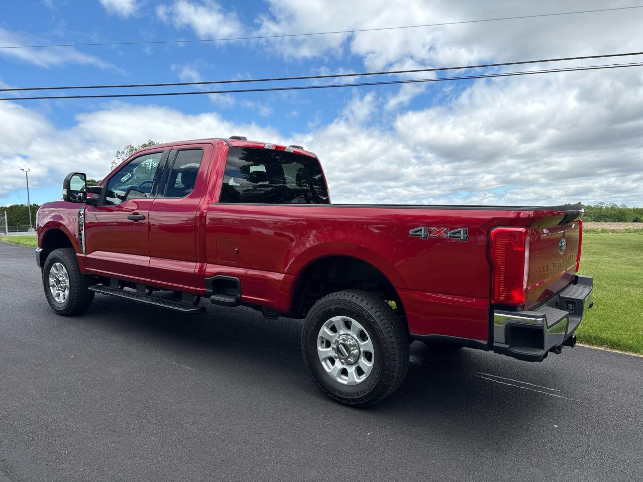 Ford Super Duty F-250 SRW XLT 4WD SuperCab 8' Box 2024