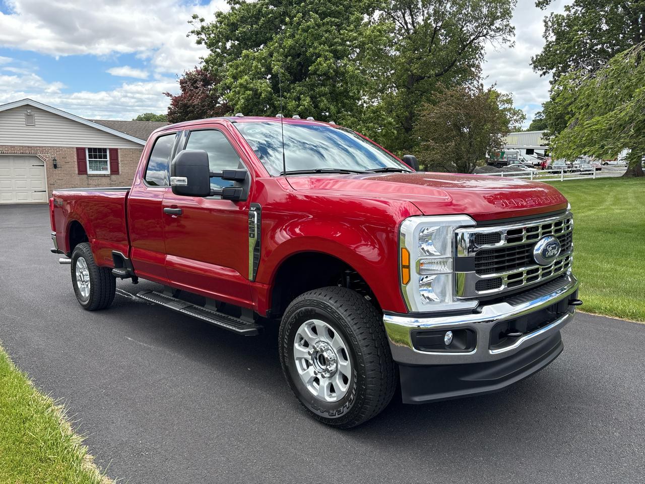 Ford Super Duty F-250 SRW XLT 4WD SuperCab 8' Box 2024