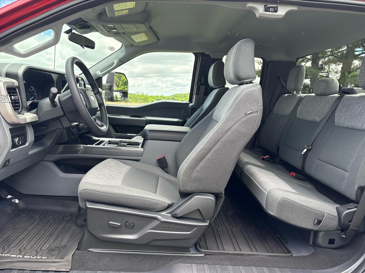 Ford Super Duty F-250 SRW XLT 4WD SuperCab 8' Box 2024