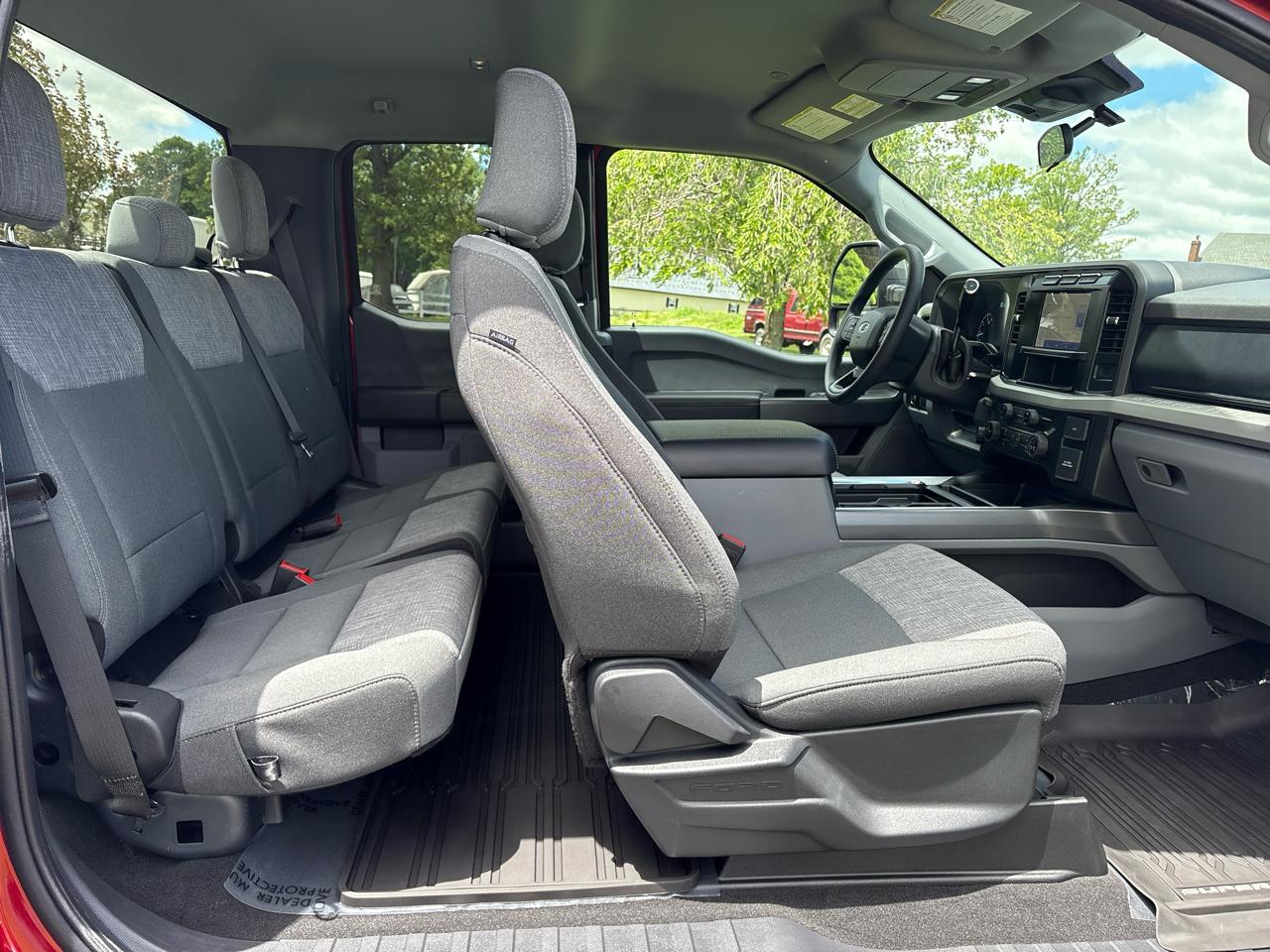 Ford Super Duty F-250 SRW XLT 4WD SuperCab 8' Box 2024